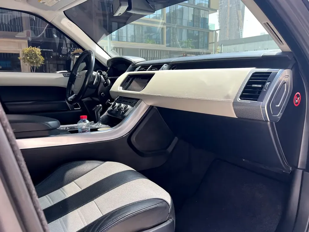 Land Rover Range Rover Sport SVR 2016 - Canadian Specs - Image 11