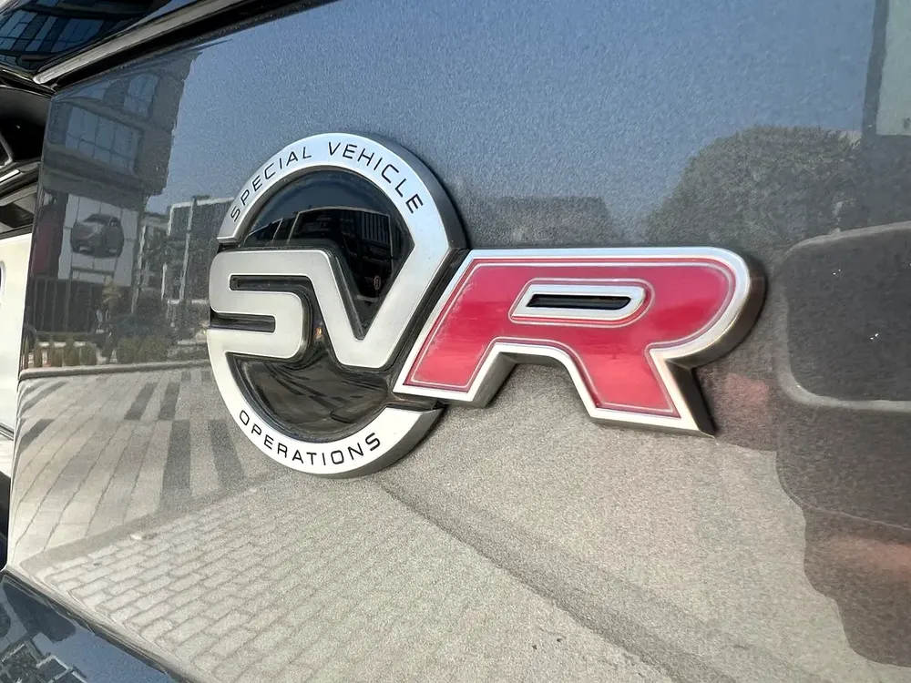 Land Rover Range Rover Sport SVR 2016 - Canadian Specs - Image 18