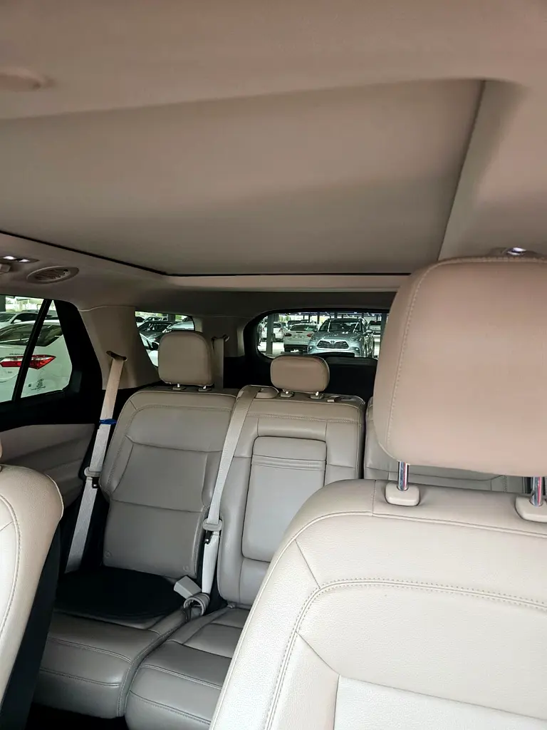 Flawless Ford Explorer (Under Warranty+Service Contract) FSH - Image 7