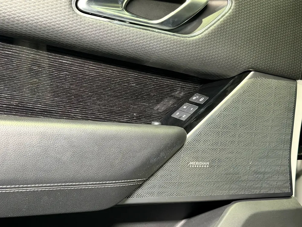RANGE ROVER VELAR P250 SE R DINAMIC 2020 GCC FHS - Image 10