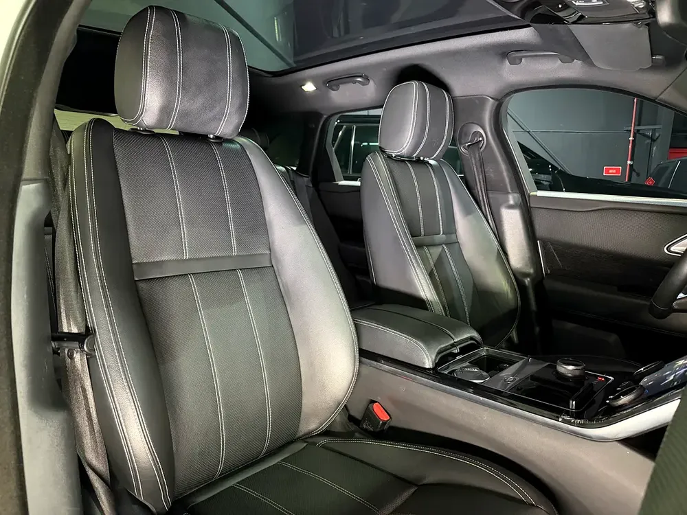 RANGE ROVER VELAR P250 SE R DINAMIC 2020 GCC FHS - Image 11