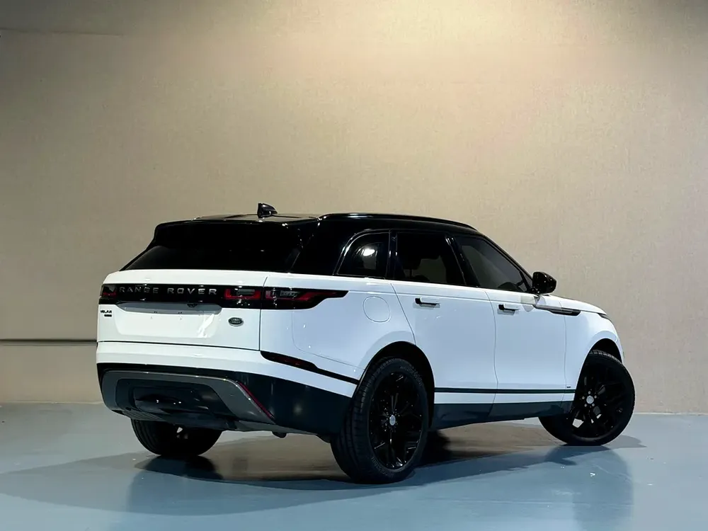 RANGE ROVER VELAR P250 SE R DINAMIC 2020 GCC FHS - Image 4