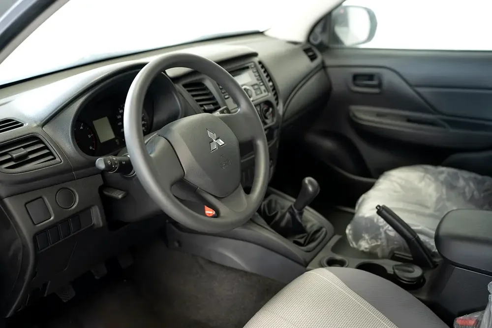 Mitsubishi L200 Double Cab 2023 2WD Diesel New car - Image 12