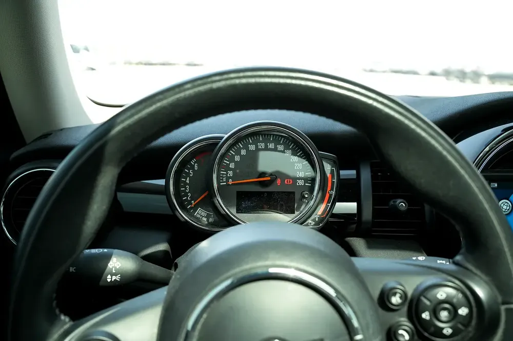 MINI COOPER GCC SPECS 2020 /60,000 KM / ORIGINAL PAINT - Image 10