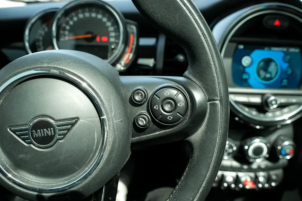 MINI COOPER GCC SPECS 2020 /60,000 KM / ORIGINAL PAINT - Image 11