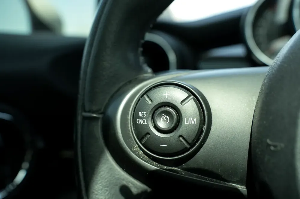MINI COOPER GCC SPECS 2020 /60,000 KM / ORIGINAL PAINT - Image 12