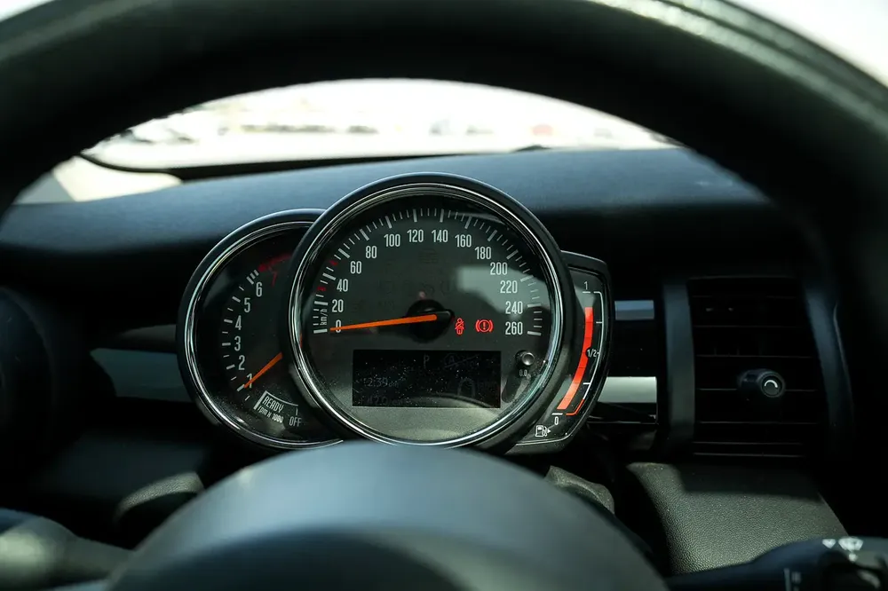 MINI COOPER GCC SPECS 2020 /60,000 KM / ORIGINAL PAINT - Image 13