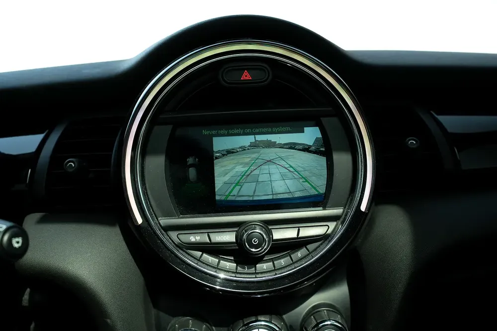 MINI COOPER GCC SPECS 2020 /60,000 KM / ORIGINAL PAINT - Image 15
