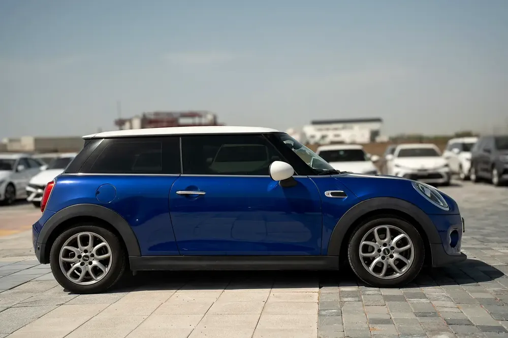 MINI COOPER GCC SPECS 2020 /60,000 KM / ORIGINAL PAINT - Image 4