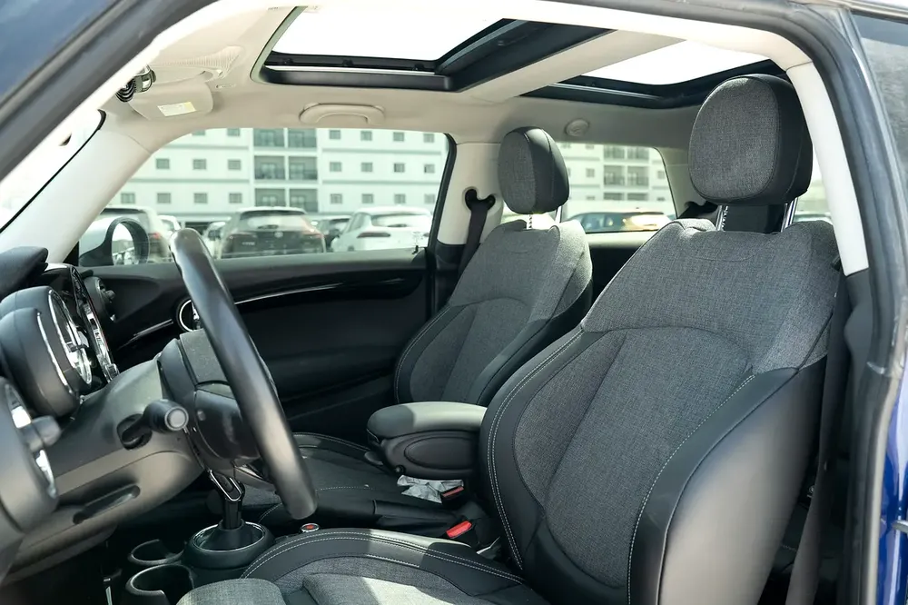 MINI COOPER GCC SPECS 2020 /60,000 KM / ORIGINAL PAINT - Image 8