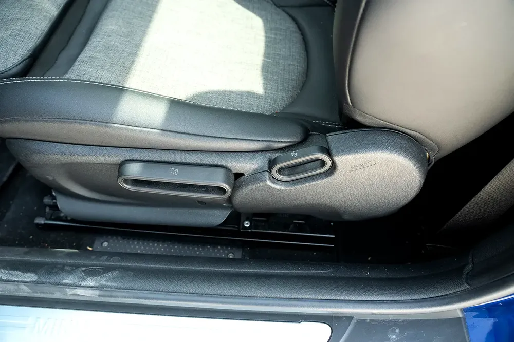 MINI COOPER GCC SPECS 2020 /60,000 KM / ORIGINAL PAINT - Image 9