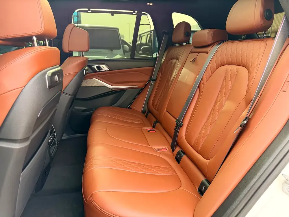 BMW X5 M60i 2025 GCC Specs - Under Warranty and Service Contract - Image 10