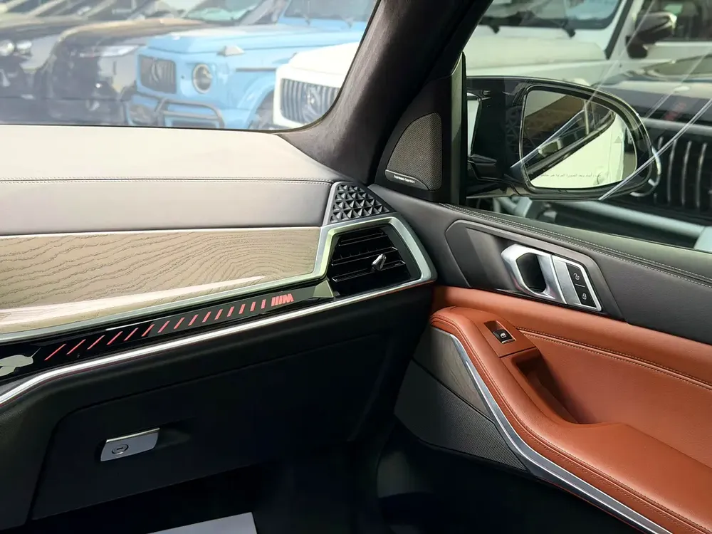 BMW X5 M60i 2025 GCC Specs - Under Warranty and Service Contract - Image 9