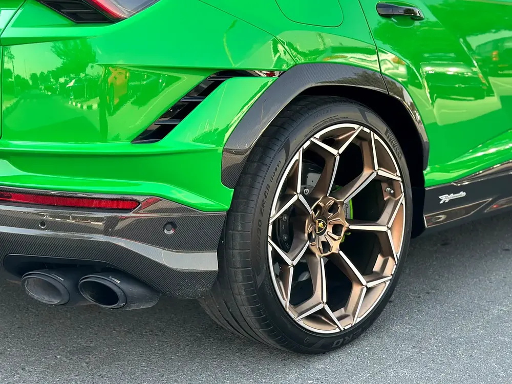URUS PERFORMANTE | TWO TONE INT | FULL CARBON INT/EXT | MASSAGE SEATS | CLEAN TITLE | 2024 - Image 17