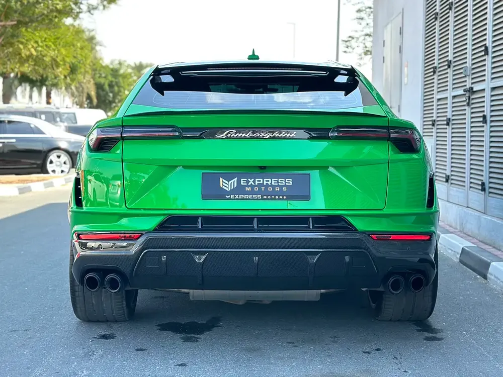 URUS PERFORMANTE | TWO TONE INT | FULL CARBON INT/EXT | MASSAGE SEATS | CLEAN TITLE | 2024 - Image 4