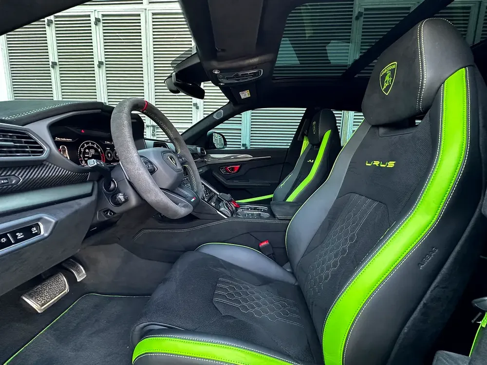 URUS PERFORMANTE | TWO TONE INT | FULL CARBON INT/EXT | MASSAGE SEATS | CLEAN TITLE | 2024 - Image 7