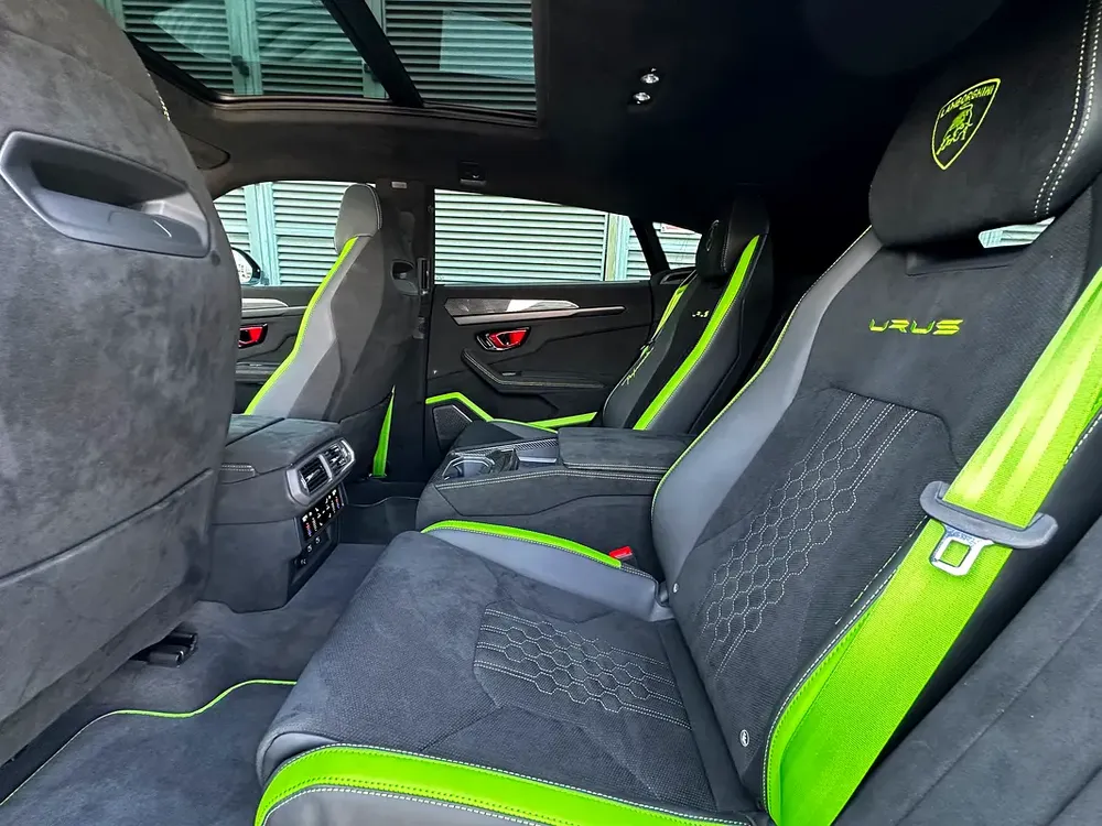 URUS PERFORMANTE | TWO TONE INT | FULL CARBON INT/EXT | MASSAGE SEATS | CLEAN TITLE | 2024 - Image 8