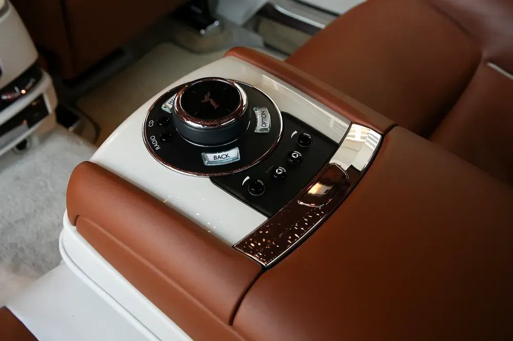 ROLLS ROYCE GHOST - 2017 - GCC - SPECIAL EDITION - FULLY LOADED - AMAZING CONDITION - Image 18