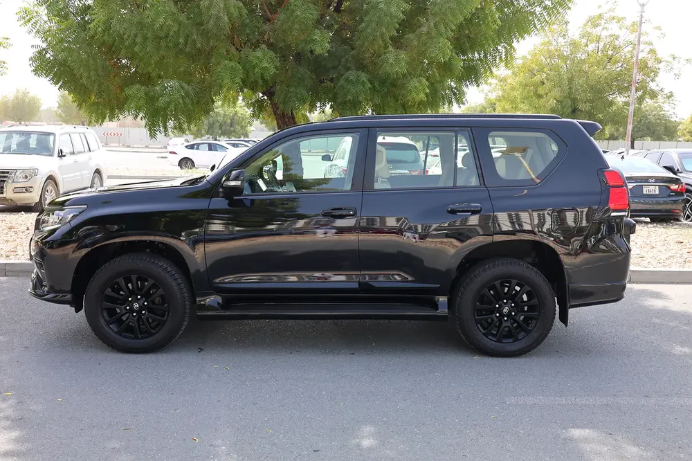 TOYOTA PRADO-ADVENTURE -2021-75000KM-GCC SPECS-EXCELLENT CONDITION - Image 7