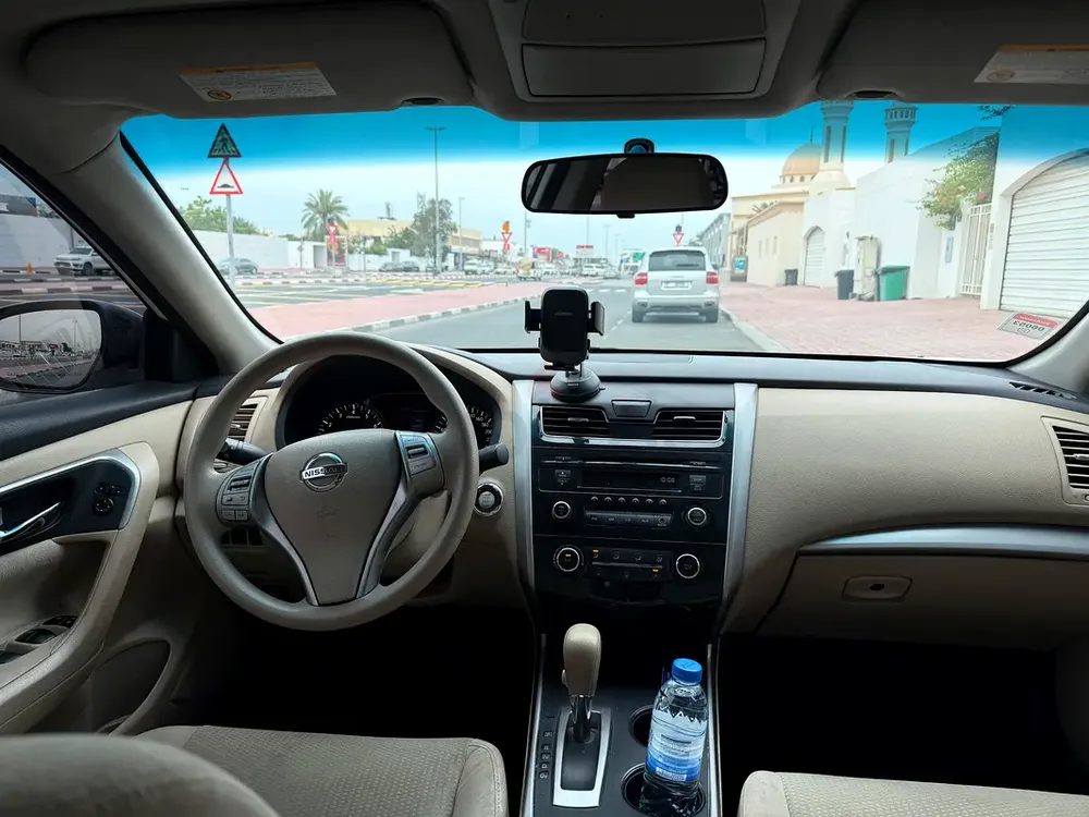 Gorgeous Nissan Altima in Excellent Condition - Image 6