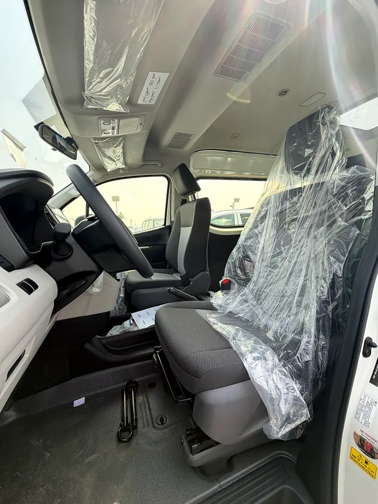 HIACE 2.8 diesel MANUAL 13 SEAT 2026 - Image 12