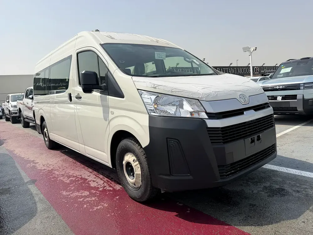 HIACE 2.8 diesel MANUAL 13 SEAT 2026 - Image 4