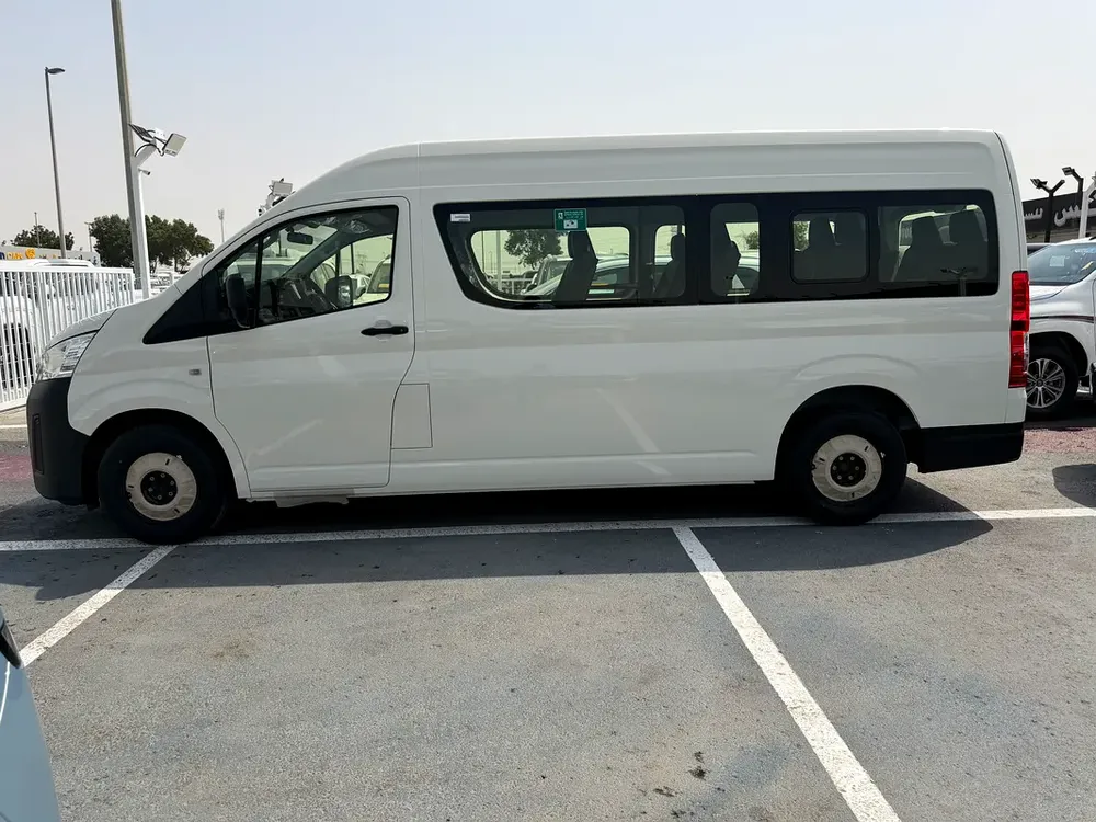 HIACE 2.8 diesel MANUAL 13 SEAT 2026 - Image 6