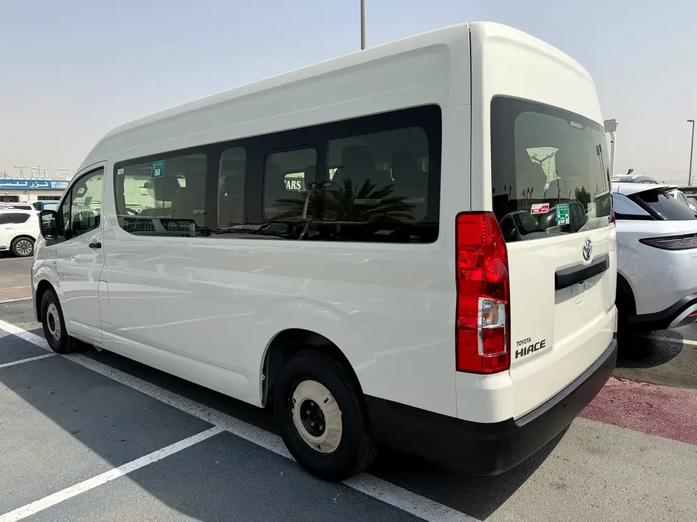 HIACE 2.8 diesel MANUAL 13 SEAT 2026 - Image 7