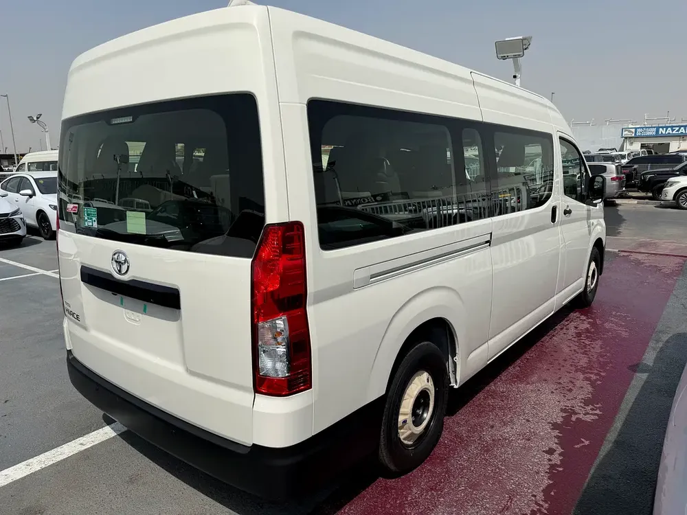 HIACE 2.8 diesel MANUAL 13 SEAT 2026 - Image 8