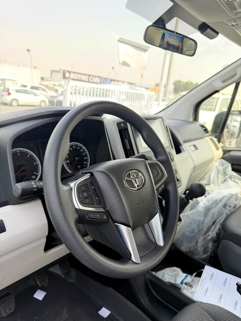 HIACE 2.8 diesel MANUAL 13 SEAT 2026 - Image 9