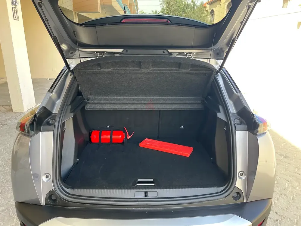 No Accident / Original Paint / Full Service History / GCC Specs / 2023 Peugeot 2008 Active 1.6L - Image 17
