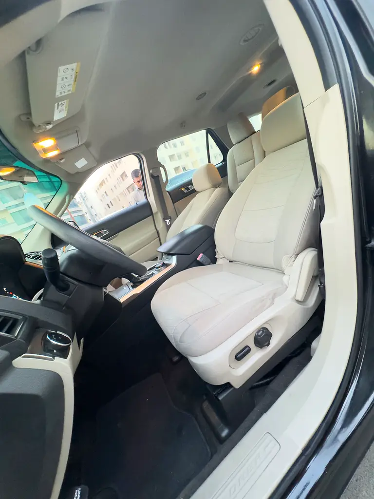 Ford Explorer 2013 GCC Spec , 4x4 accident free, fully automatic, excellent condition - Image 11