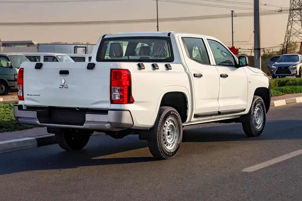 Mitsubishi L200 2.4L DIESEL | D.CABIN 4X4 GL | 5MT MID-LINE  | 2026 MODEL - Image 4