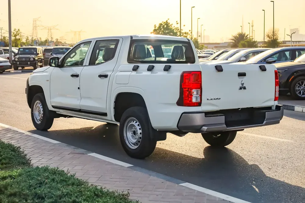Mitsubishi L200 2.4L DIESEL | D.CABIN 4X4 GL | 5MT MID-LINE  | 2026 MODEL - Image 6