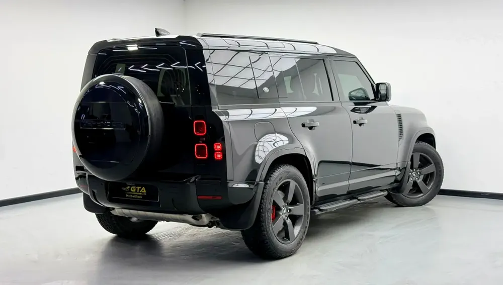 2024 Land Rover Defender 110 HSE P400, 2028 LR Warranty, 2029 LR Service Pack, Fully Loaded, GCC - Image 4