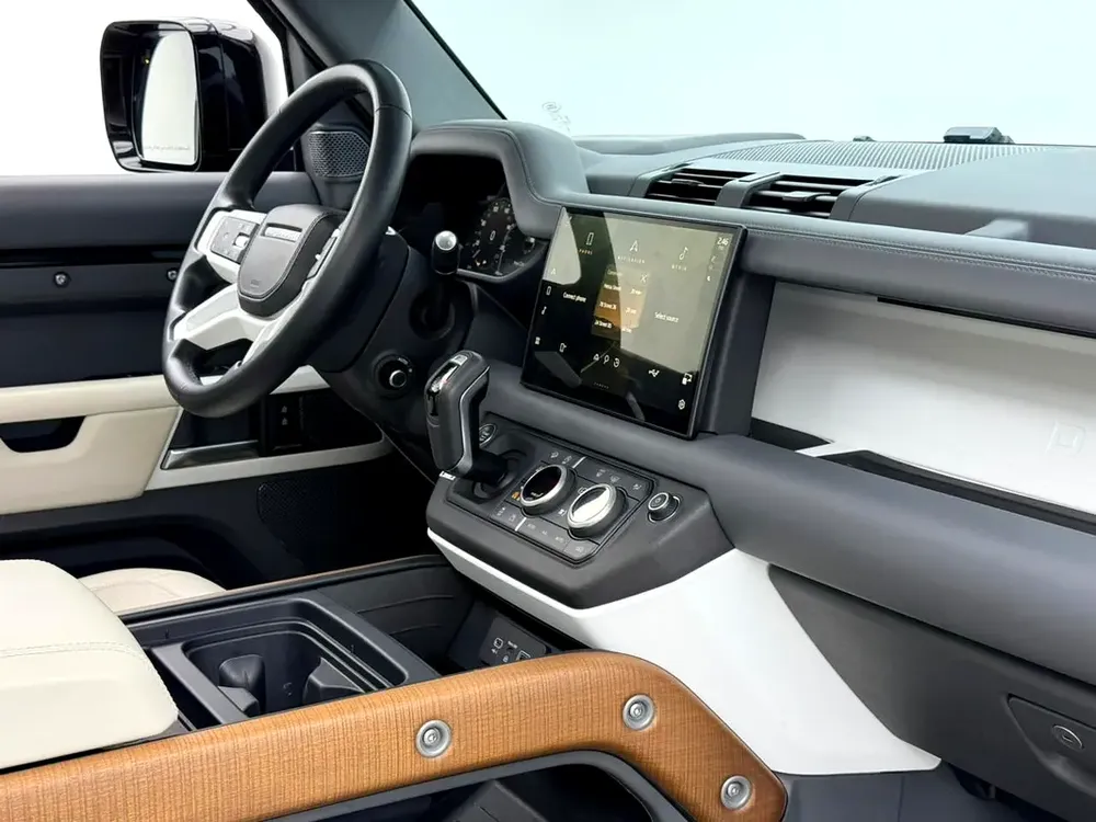 2024 Land Rover Defender 110 HSE P400, 2028 LR Warranty, 2029 LR Service Pack, Fully Loaded, GCC - Image 7