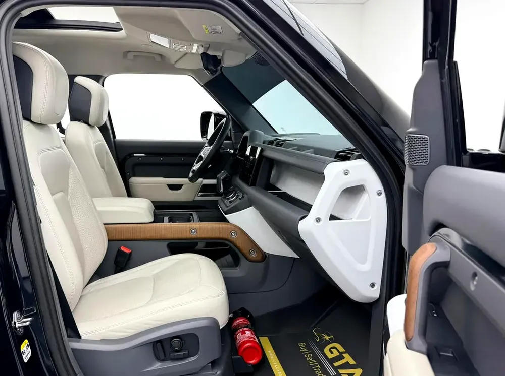 2024 Land Rover Defender 110 HSE P400, 2028 LR Warranty, 2029 LR Service Pack, Fully Loaded, GCC - Image 9