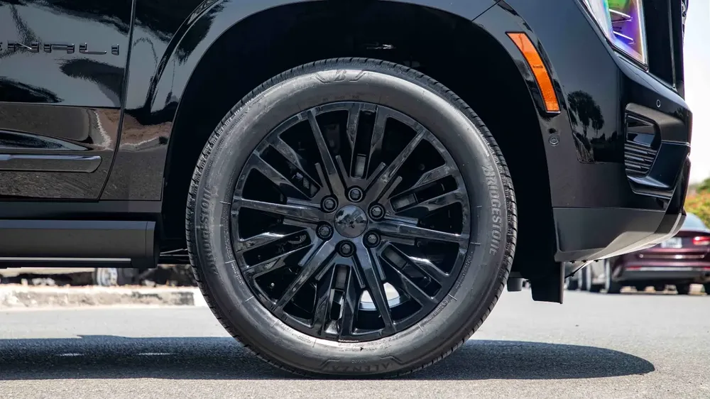 GMC Yukon Denali Black Edition 6.2L V8 | 2025 | 4 Years Agency Warranty & Service Contract - Image 10