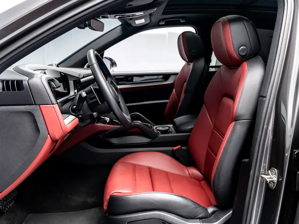 SUMMER STARTS NOW | EXCLUSIVE DEAL BY BLACKLINE, 2027 Porsche Warranty, Low KMs, GCC - Image 10