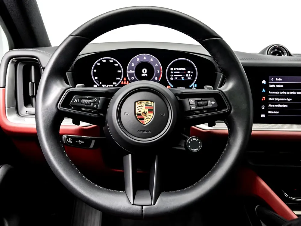 SUMMER STARTS NOW | EXCLUSIVE DEAL BY BLACKLINE, 2027 Porsche Warranty, Low KMs, GCC - Image 11