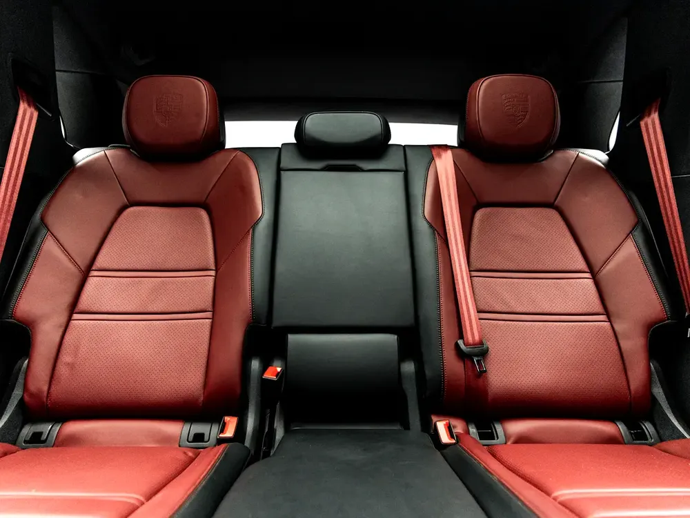 SUMMER STARTS NOW | EXCLUSIVE DEAL BY BLACKLINE, 2027 Porsche Warranty, Low KMs, GCC - Image 18