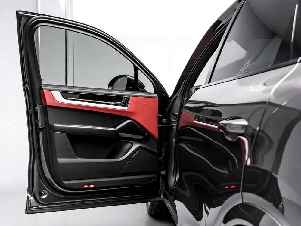 SUMMER STARTS NOW | EXCLUSIVE DEAL BY BLACKLINE, 2027 Porsche Warranty, Low KMs, GCC - Image 7