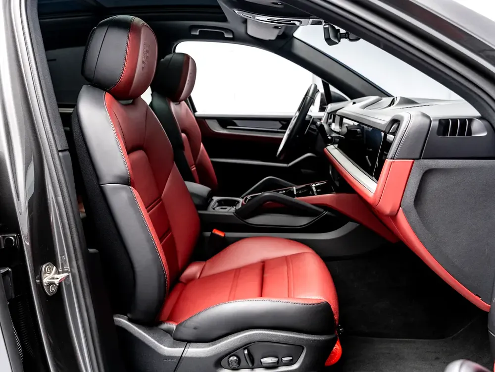 SUMMER STARTS NOW | EXCLUSIVE DEAL BY BLACKLINE, 2027 Porsche Warranty, Low KMs, GCC - Image 9