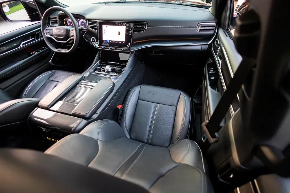 Jeep Wagoneer Series II 2022 GCC | Warranty | Flexible D.P. - Image 17