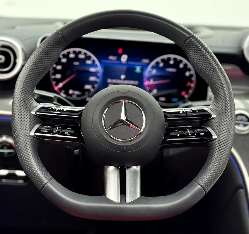 2025 Mercedes-Benz GLC200 AMG 4MATIC Coupe, 2030 Mercedes Warranty and Service Pack, GCC - Image 9