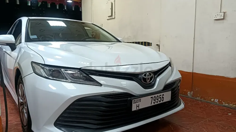 2019 Toyota Camry GCC Well Maintained 2 keys with records - Image 5