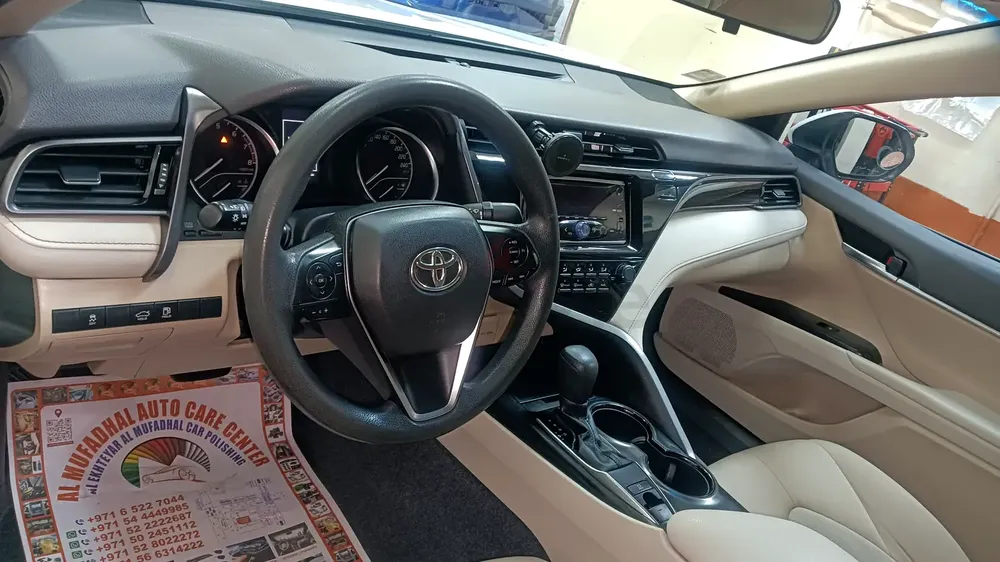2019 Toyota Camry GCC Well Maintained 2 keys with records - Image 7