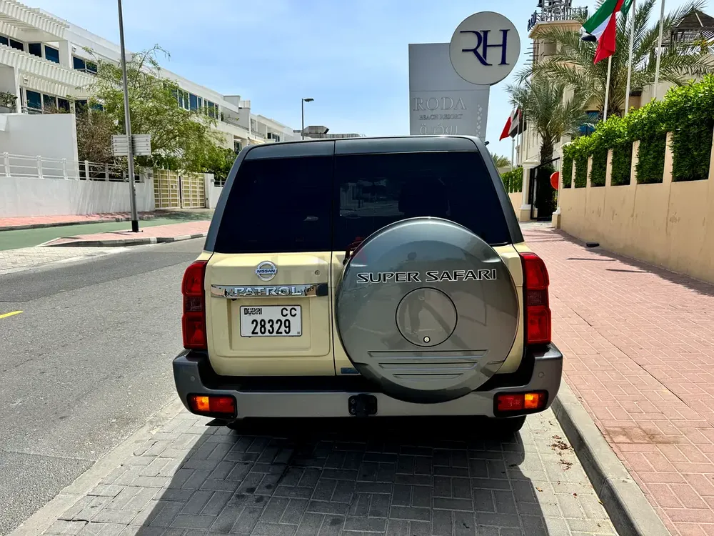 Nissan Patrol Safari Super Safari 2023 GCC Specs. Read description please - Image 4