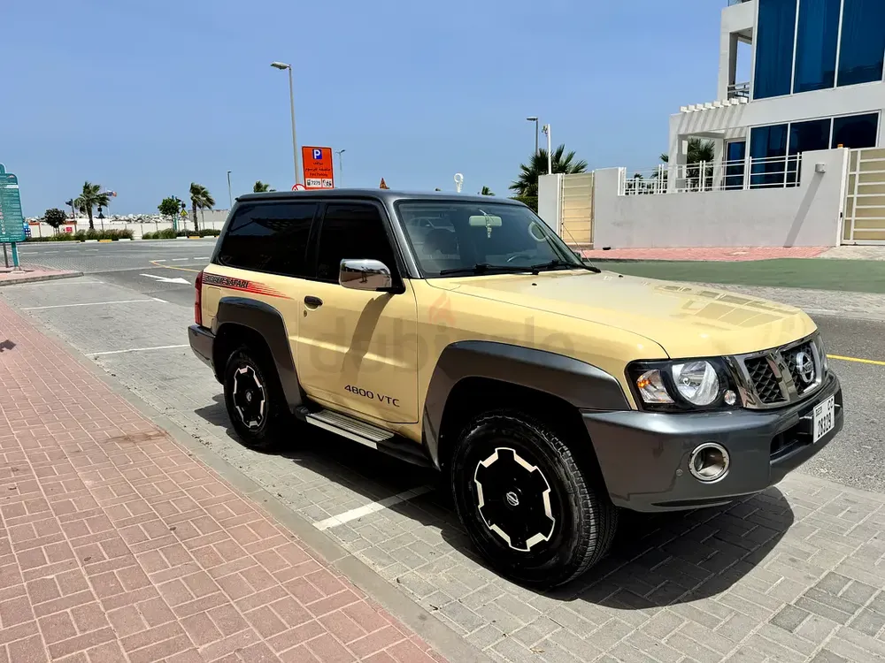 Nissan Patrol Safari Super Safari 2023 GCC Specs. Read description please - Image 5
