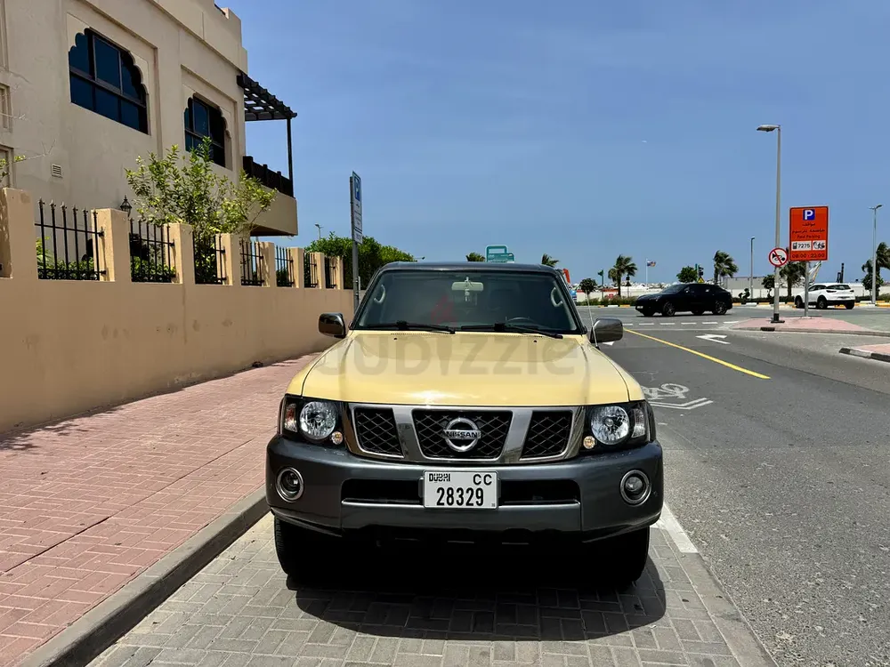 Nissan Patrol Safari Super Safari 2023 GCC Specs. Read description please - Image 6